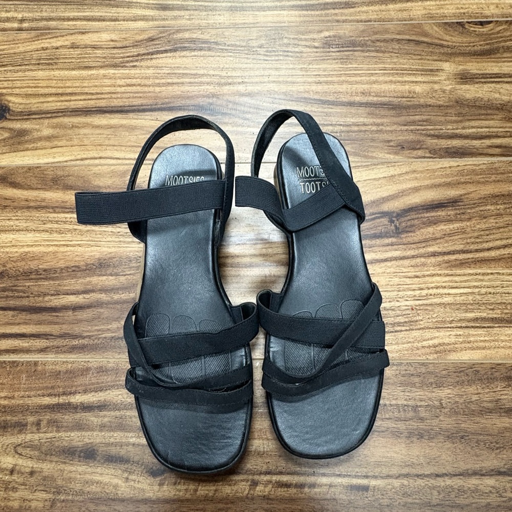 Mootsies Tootsies black sandals size 7, 1.5 inch heel